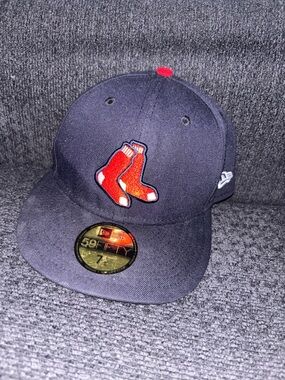 BOSTON RED SOX Cap NEW ERA 59FIFTY Fitted Hat Size 7 1/8 Navy Blue Socks Logo